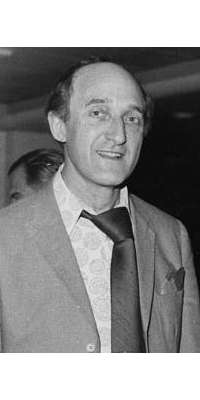 Ron Moody, UK actor (Oliver!)., dies at age 91